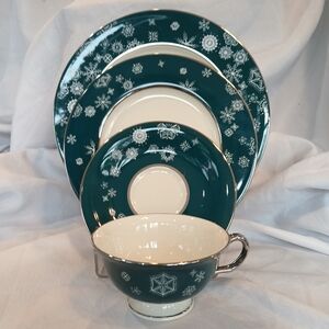 4 Piece Place Setting Elegant Snowflake Dinnerware Set - Teal and White